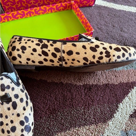Beautiful Tory Burch Cheetah Print Ballet Patent Calf Print Loafer - Picture 3 of 11
